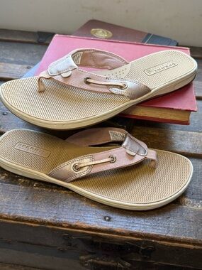 Sperry Top-Sider Rose Gold Metallic Thong Flip Flop Sandals - Size 8.5